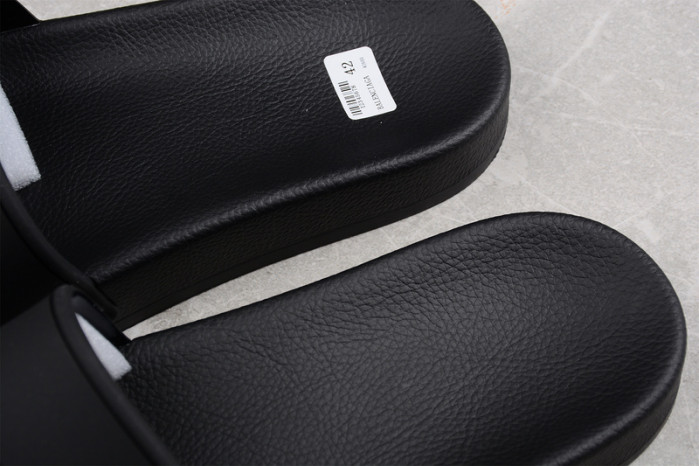 Ba*len*cia*ga slippers