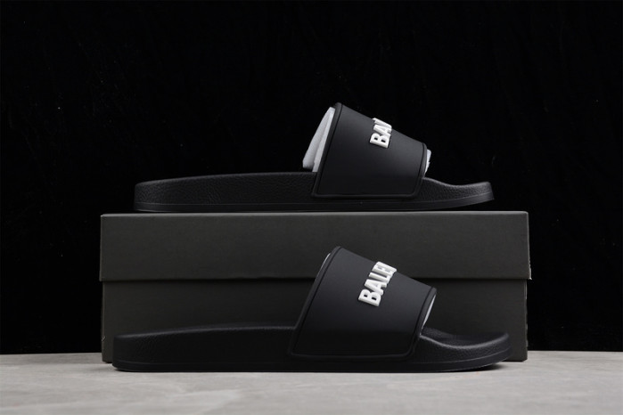 Ba*len*cia*ga slippers