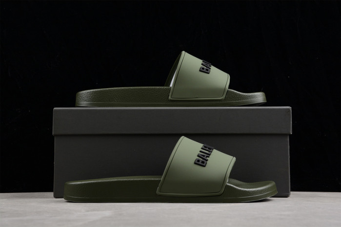 Ba*len*cia*ga slippers