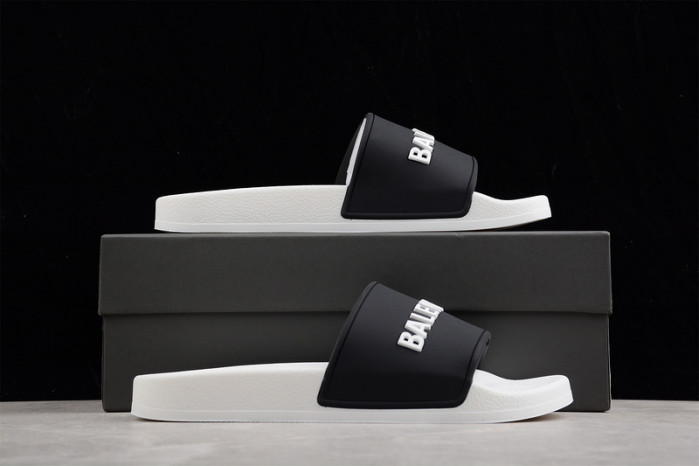 Ba*len*cia*ga slippers