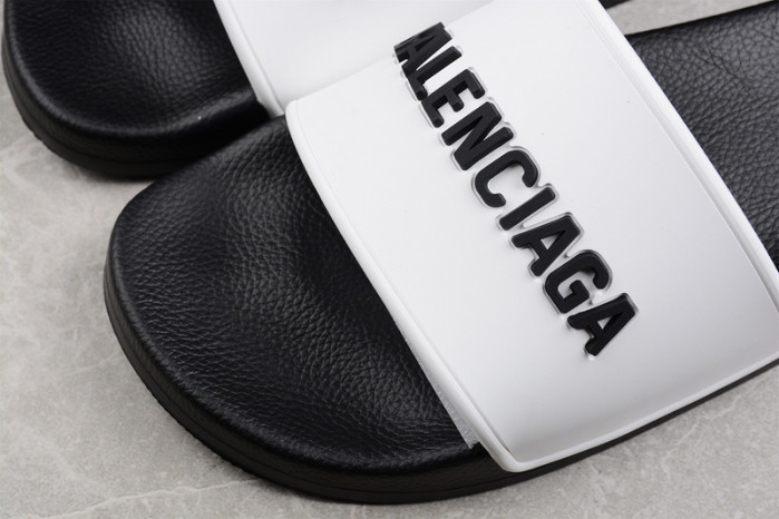 Ba*len*cia*ga slippers