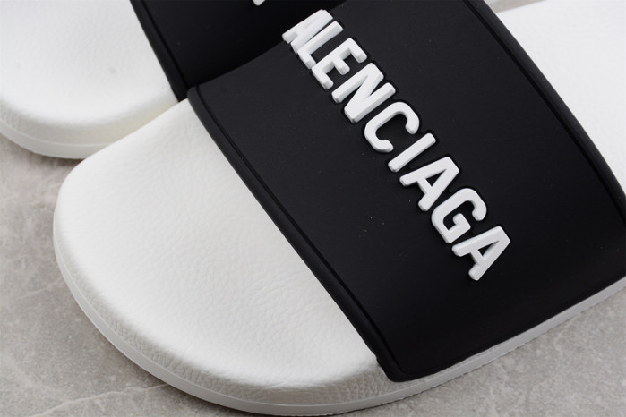 Ba*len*cia*ga slippers
