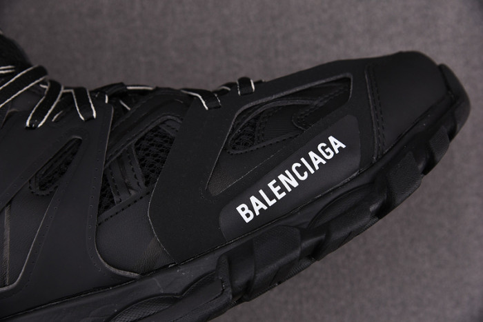 Ba*len*cia*ga track