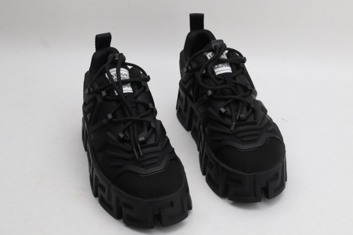 VERS SNEAKERS