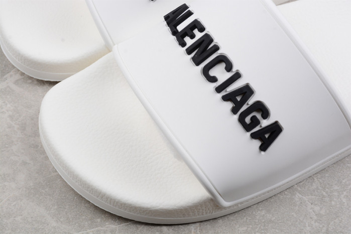Ba*len*cia*ga slippers