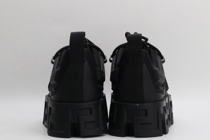VERS SNEAKERS