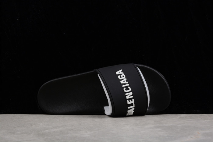 Ba*len*cia*ga slippers