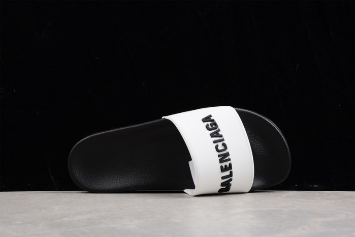 Ba*len*cia*ga slippers