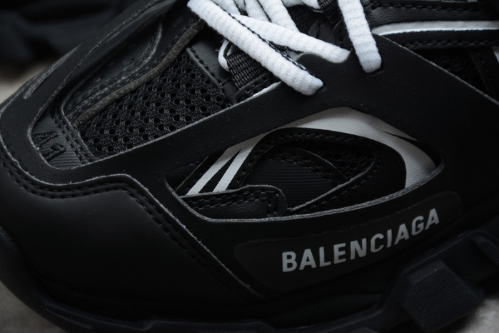 Ba*len*cia*ga track