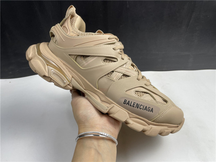 Ba*len*cia*ga track