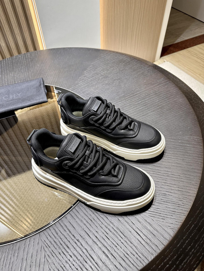 GIVENCHY SNEAKER