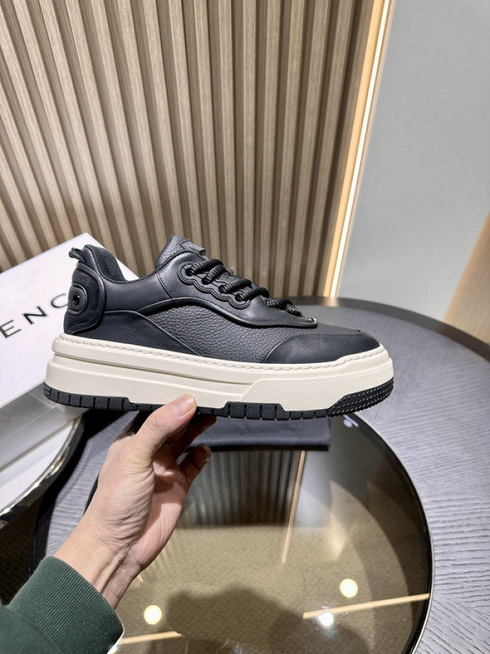 GIVENCHY SNEAKER