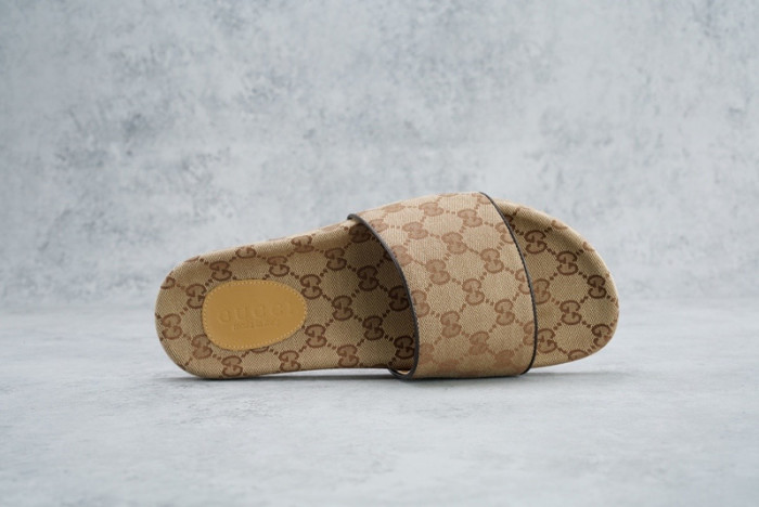 G*u*i sandal