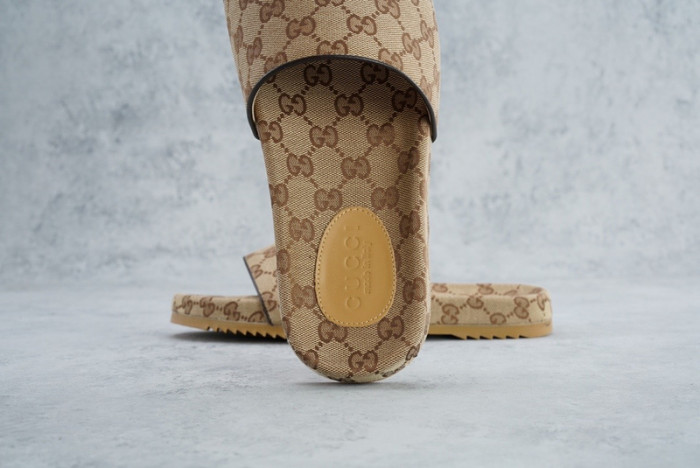 G*u*i sandal