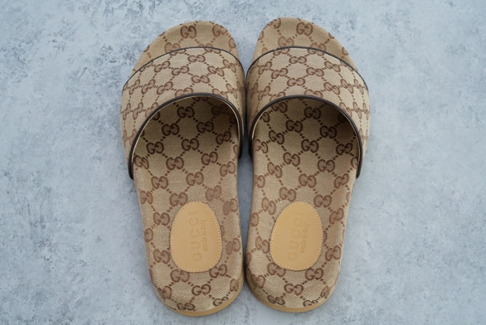 G*u*i sandal