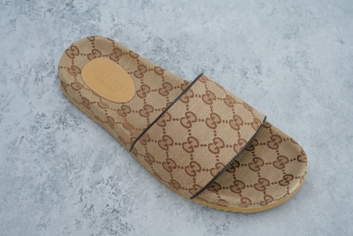 G*u*i sandal