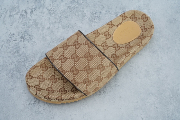 G*u*i sandal
