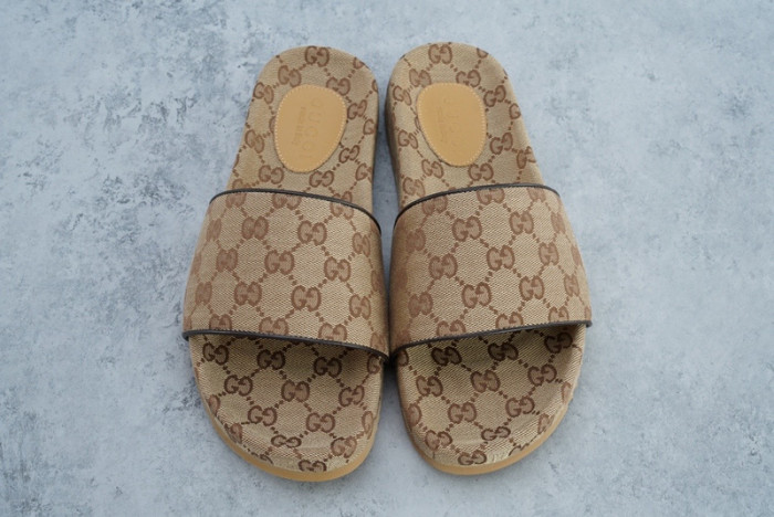 G*u*i sandal