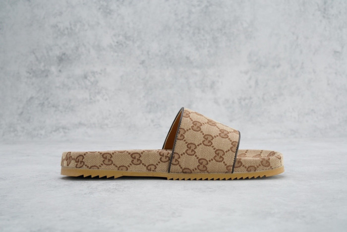 G*u*i sandal