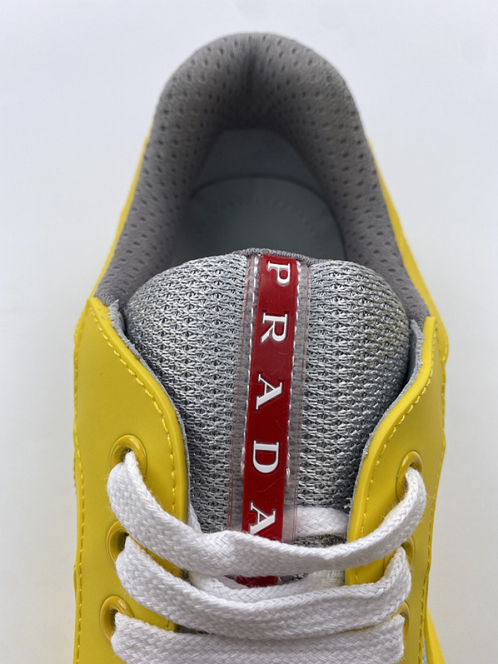 Pra*a sneaker