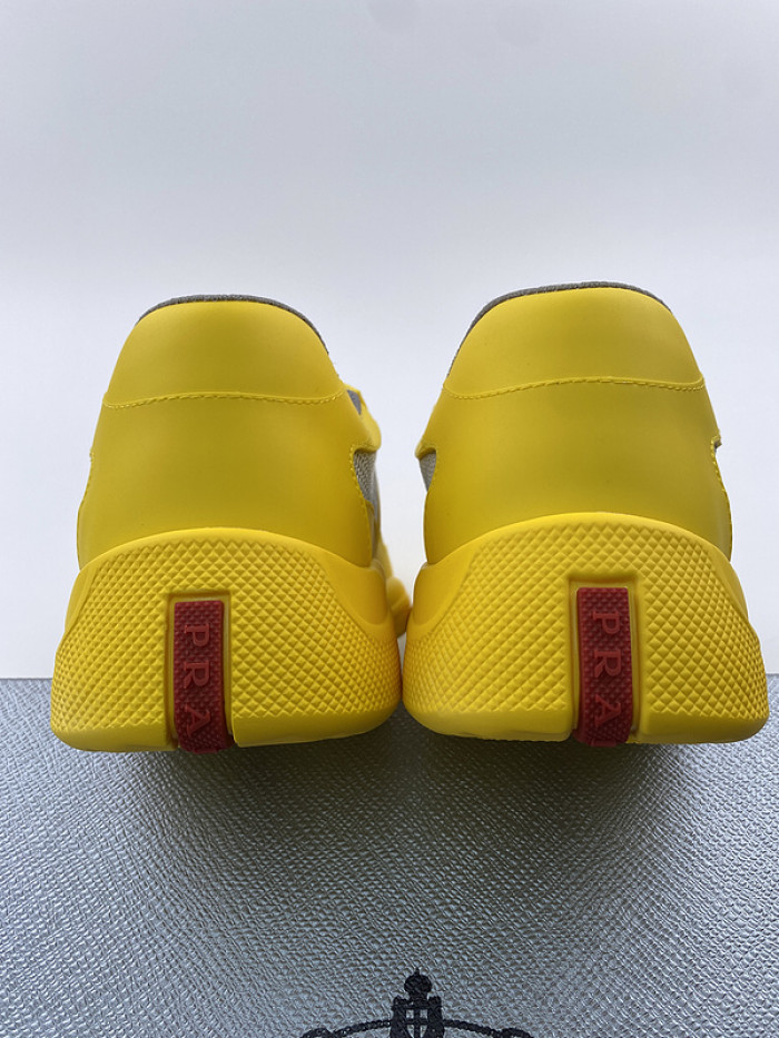 Pra*a sneaker