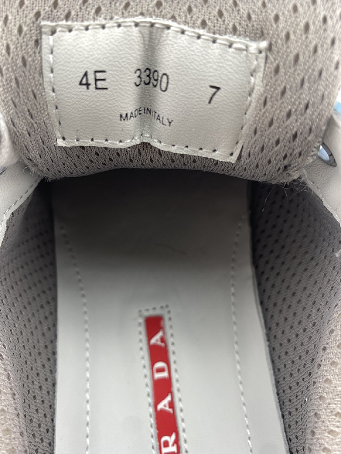 Pra*a sneaker