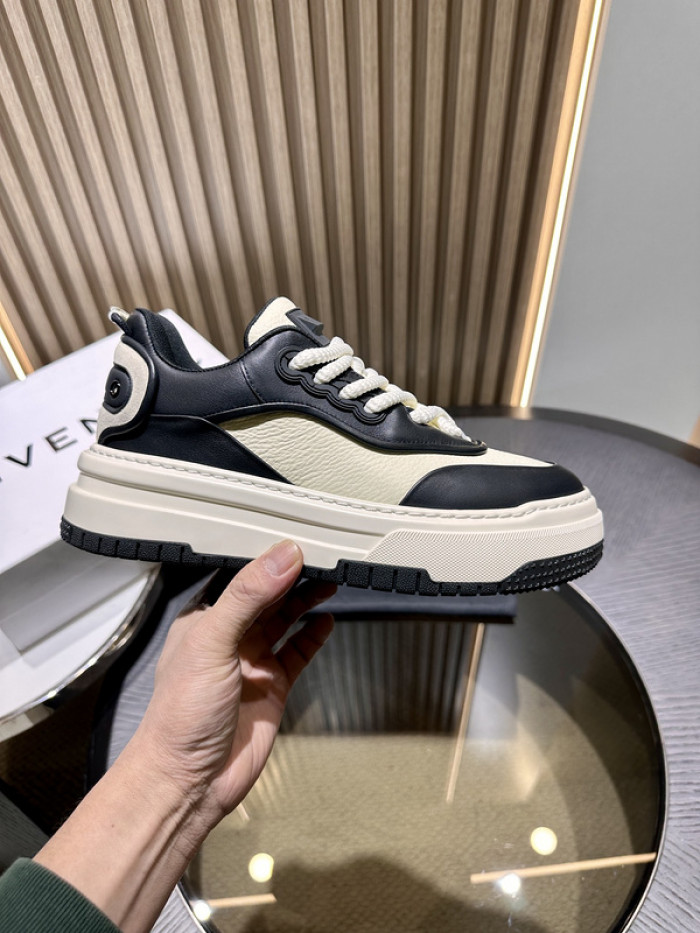 GIVENCHY SNEAKER