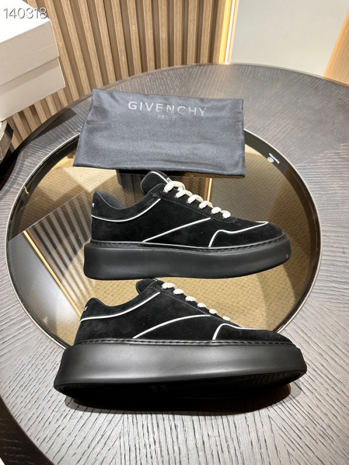 GIVENCHY SNEAKER