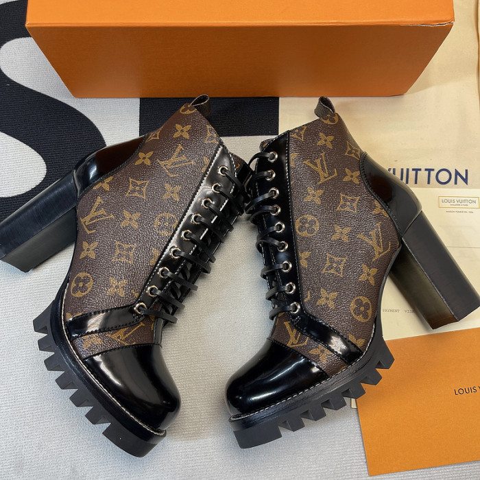 LO1_VTS-Lady-Boots