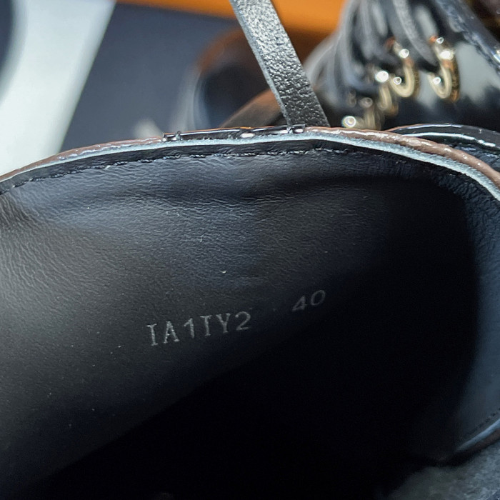 LO1_VTS-Lady-Boots