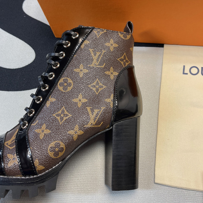 LO1_VTS-Lady-Boots