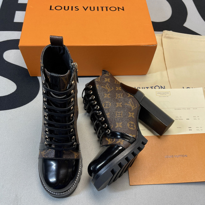 LO1_VTS-Lady-Boots