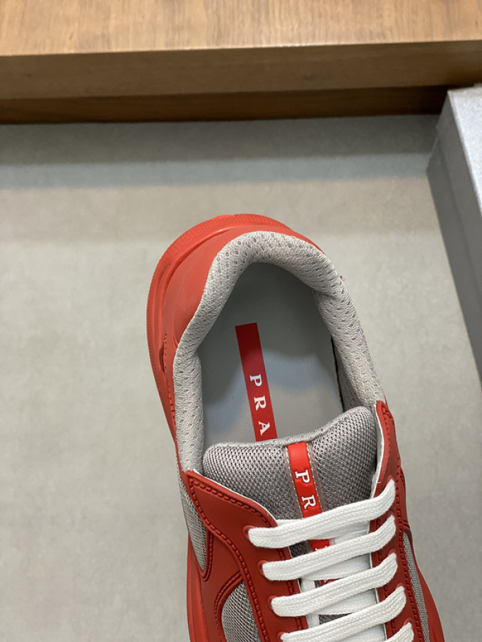 Pra*a sneaker