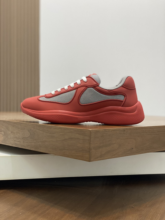 Pra*a sneaker