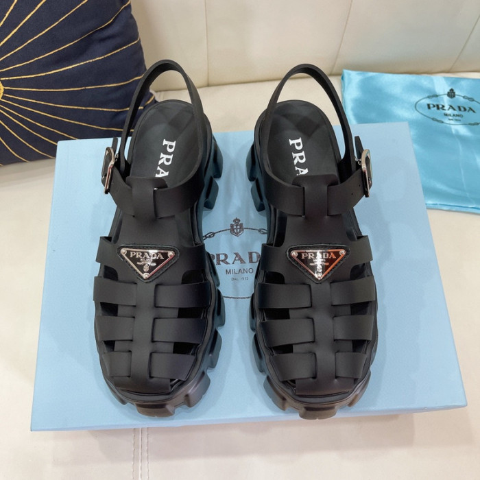 Pra*a sneaker