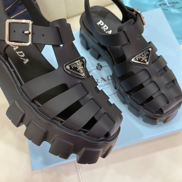 Pra*a sneaker