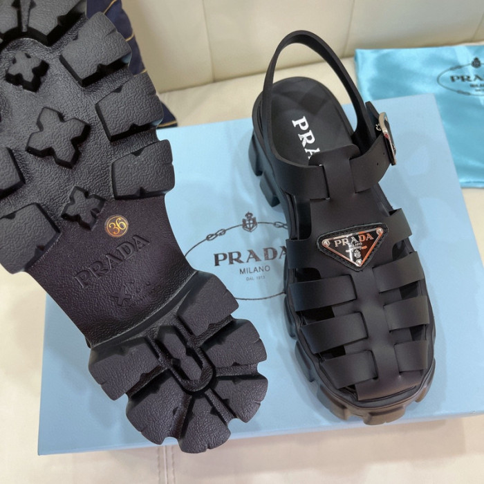 Pra*a sneaker