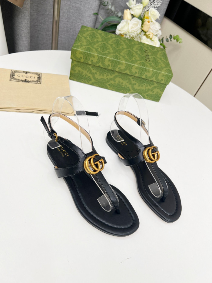 G*u*i sandal