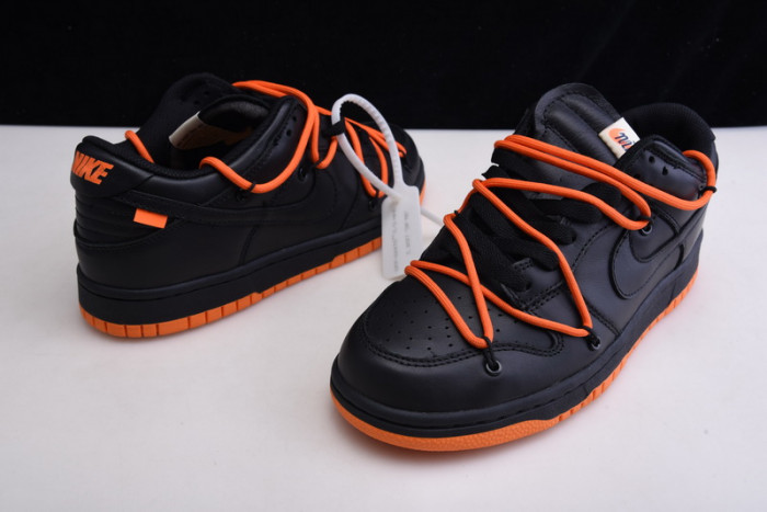 NIKE DUNK LOW