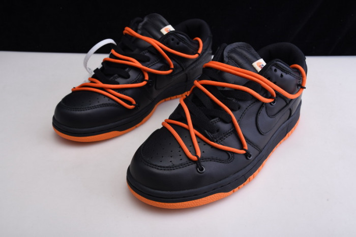 NIKE DUNK LOW