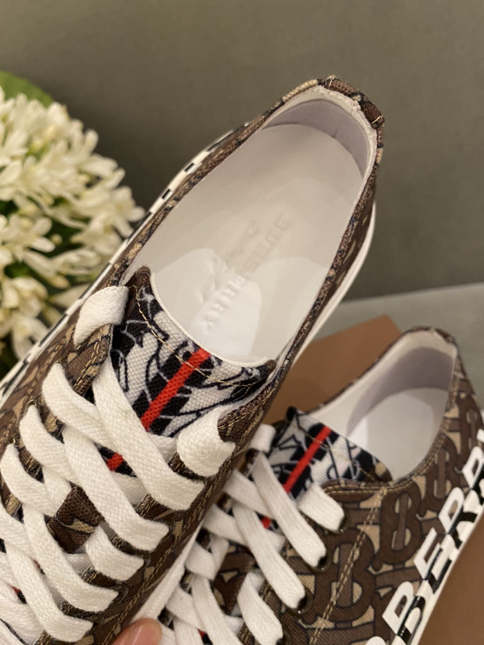 BUBERRY SNEAKER