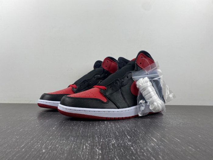 Air Jordan 1 Retro High ''Banned'' 2011 -- 432001-001