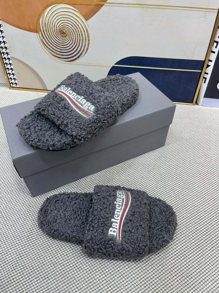 Ba*len*cia*ga sandals