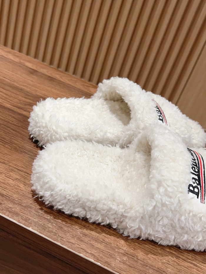 Ba*len*cia*ga sandals