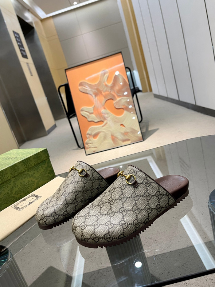 G*u*i slipper