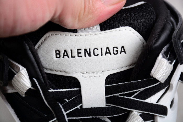 Ba*len*cia*ga track mule