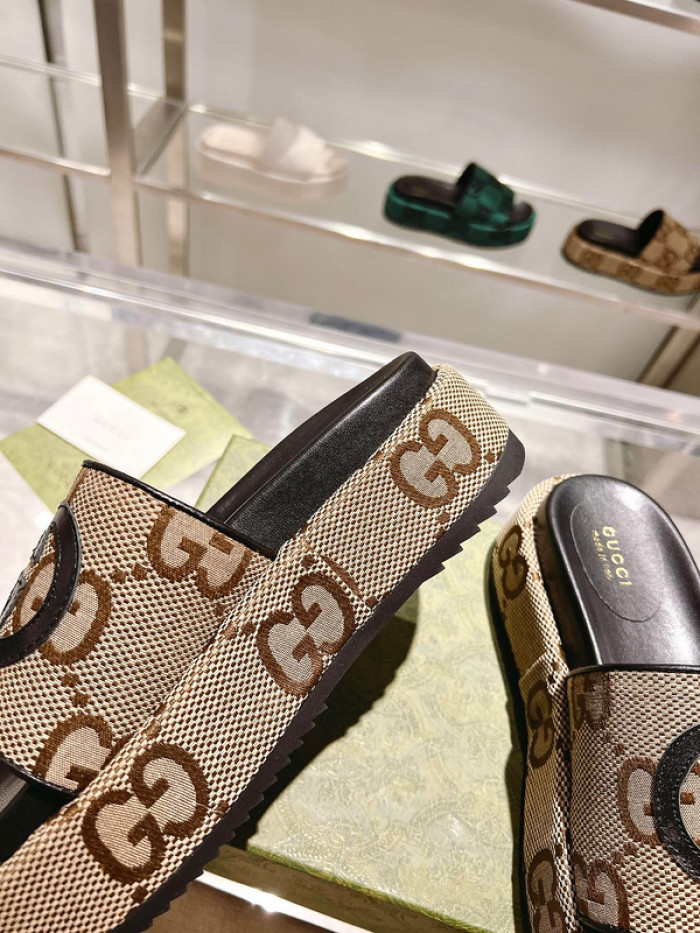G*u*i sandal