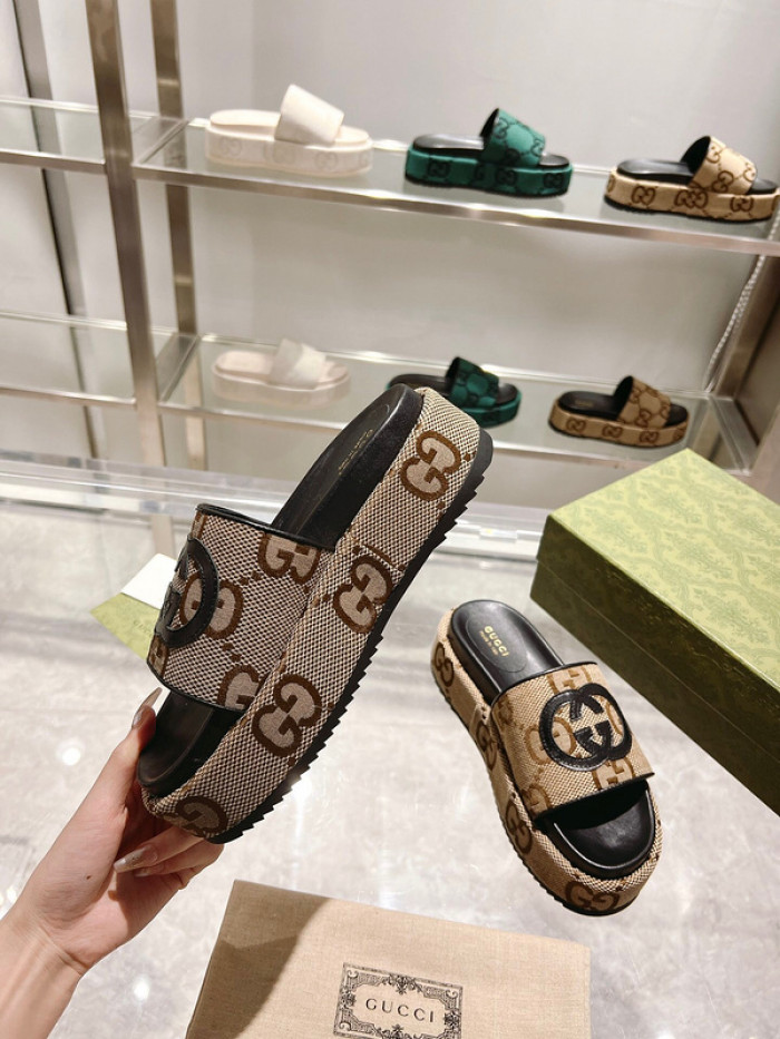 G*u*i sandal