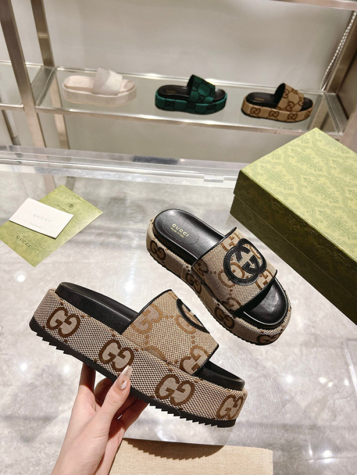 G*u*i sandal