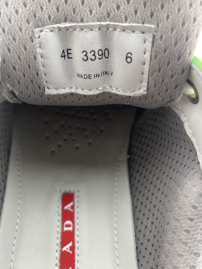 Pra*a sneaker